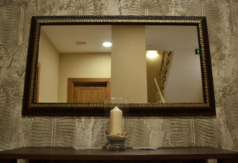 اتاق لوکس با بالکن, B&b Villa Panuka