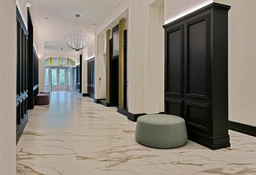 חדר דלוקס, Astoria