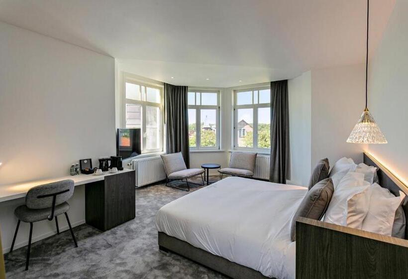 סוויטה דלוקס, Astoria