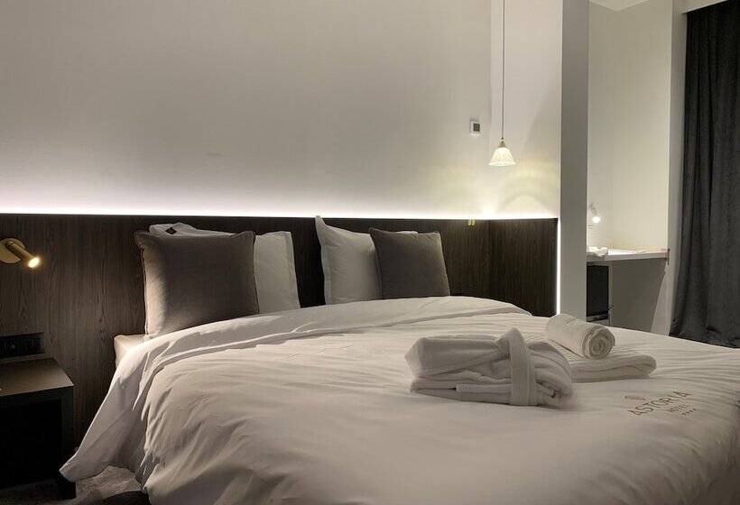 חדר דלוקס, Astoria