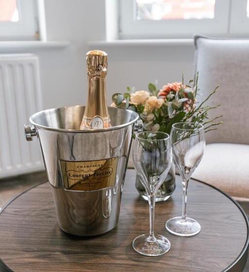 סוויטה דלוקס, Astoria