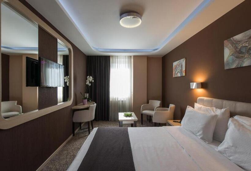 اتاق لوکس یک تخته, Garni Hotel Aveny