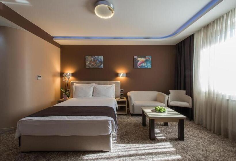 اتاق لوکس یک تخته, Garni Hotel Aveny