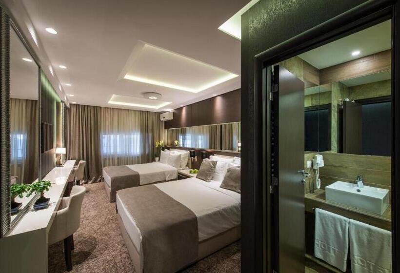 اتاق خانوادگی, Garni Hotel Aveny