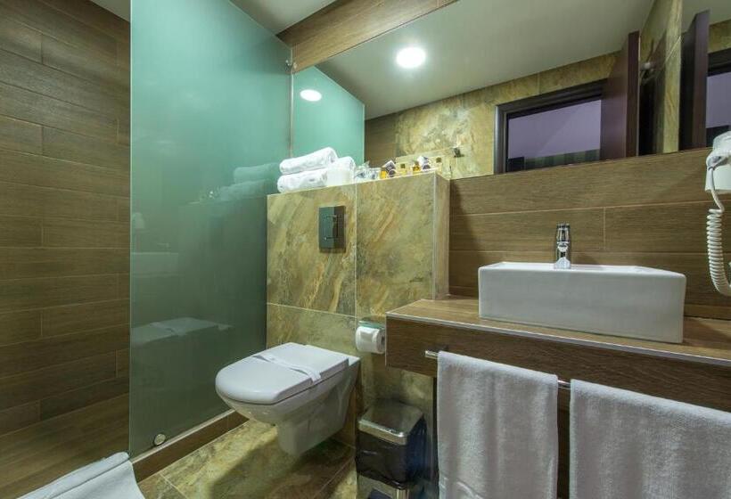 اتاق خانوادگی, Garni Hotel Aveny