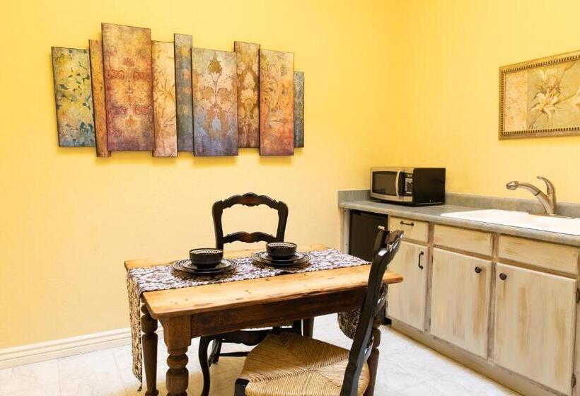 جناح سرير كينج, Letson Loft