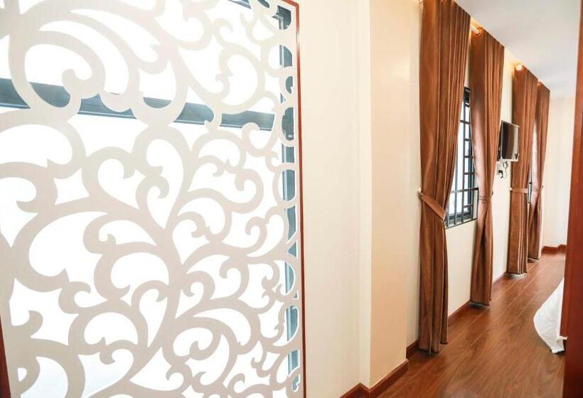 اتاق استاندارد با بالکن, Khách Sạn Triều Dâng