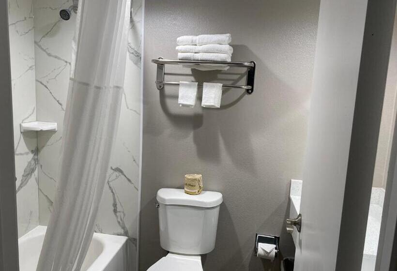 غرفة قياسية سرير كينج, Motel 6 Bullhead City, Az  Laughlin