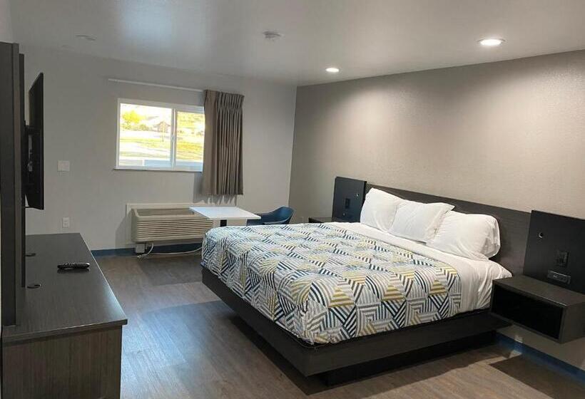 غرفة قياسية سرير كينج لذوى الإحتياجات الخاصة, Motel 6 Bullhead City, Az  Laughlin