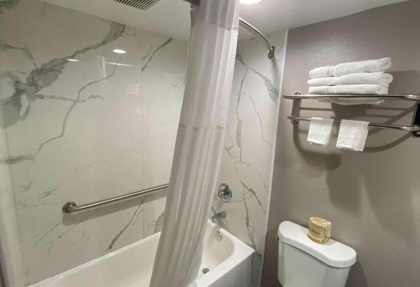 غرفة قياسية سرير كينج لذوى الإحتياجات الخاصة, Motel 6 Bullhead City, Az  Laughlin