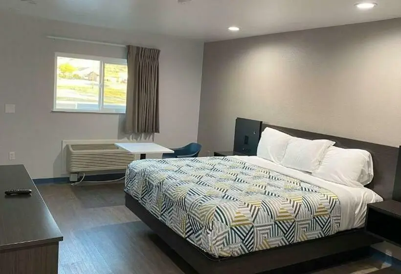 اتاق استاندارد با تخت بزرگ برای معلولان, Motel 6 Bullhead City, Az  Laughlin