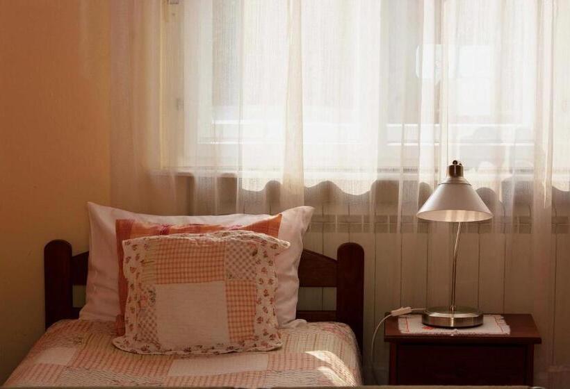 اتاق استاندارد سه نفره, Sobe Gajić Sremski Karlovci