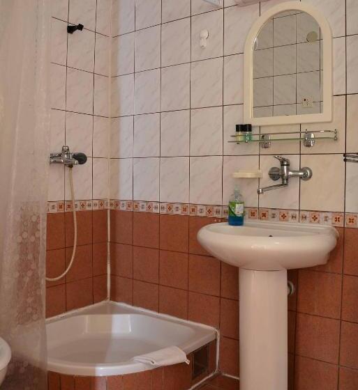 اتاق استاندارد سه نفره, Sobe Gajić Sremski Karlovci