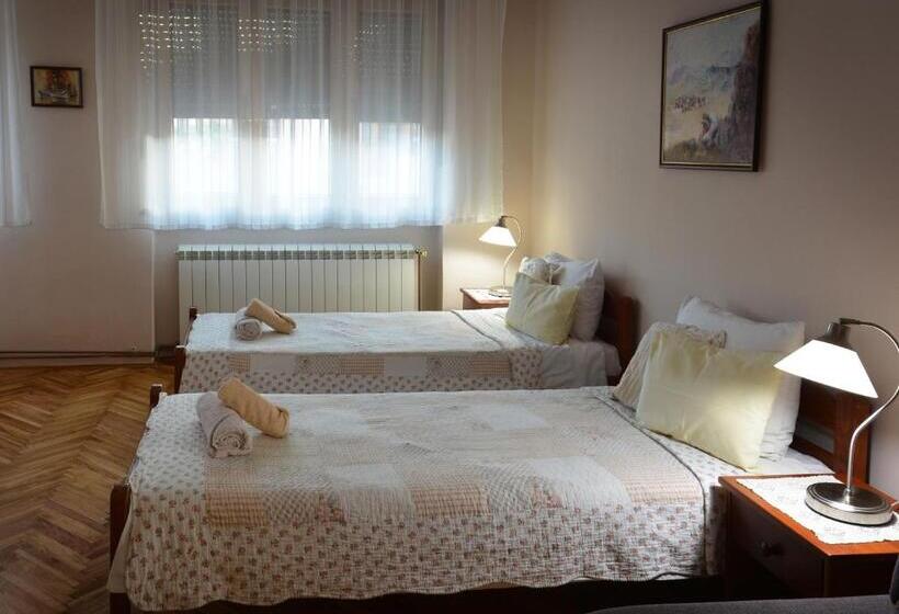 اتاق استاندارد سه نفره, Sobe Gajić Sremski Karlovci