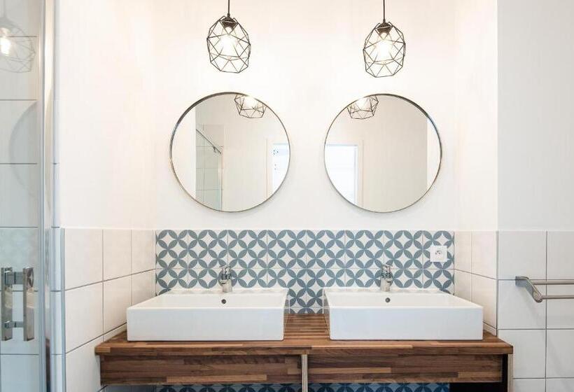 Четырехместный Номер Deluxe, Le Couvent   Hostel