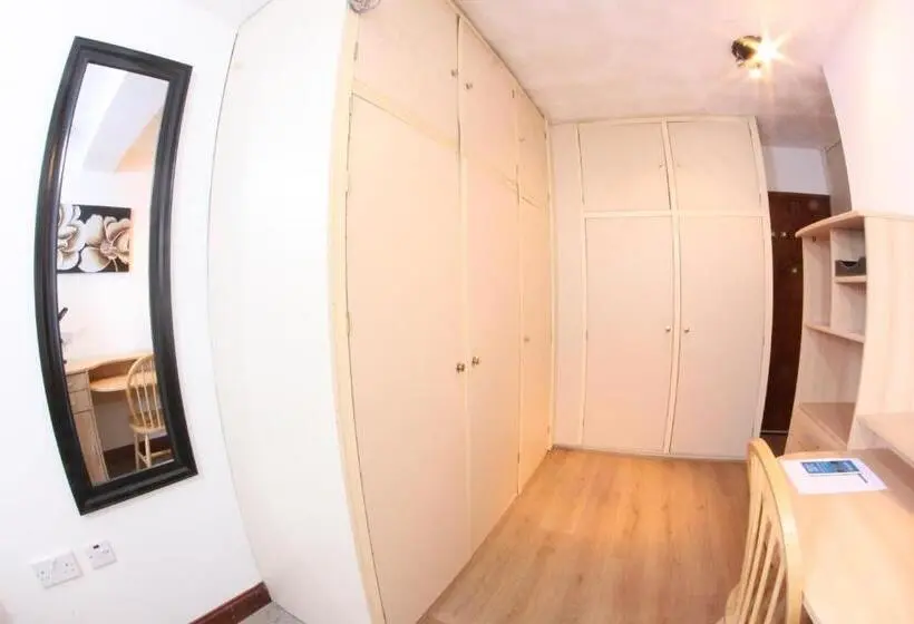 デラックスルーム, College Street Abode