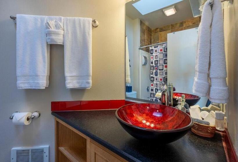 オーシャンビューのデラックストリプルルーム, Tyee Lodge Bed And Breakfast