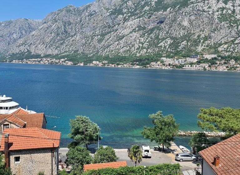 اتاق استاندارد یک نفره, Apartments Lucic