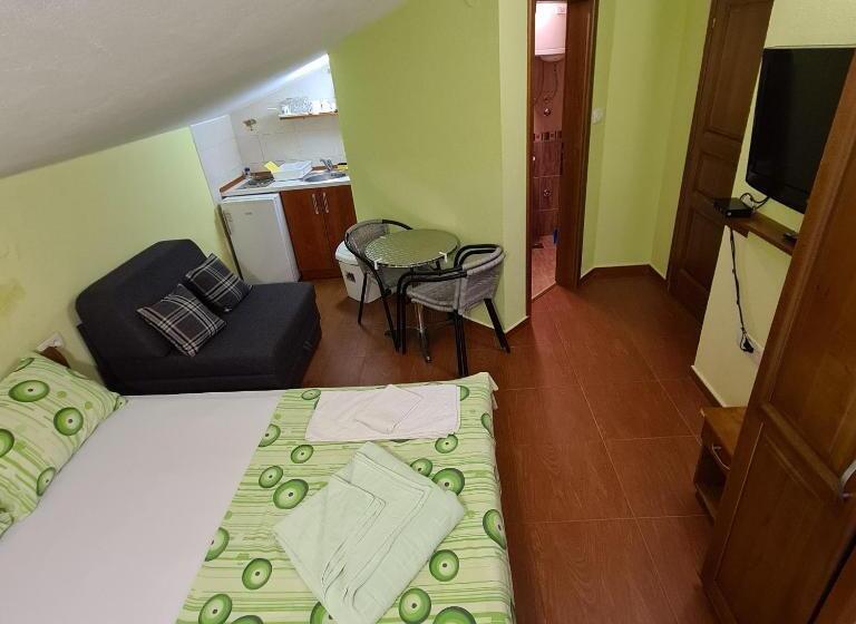 اتاق استاندارد با بالکن, Apartments Lucic