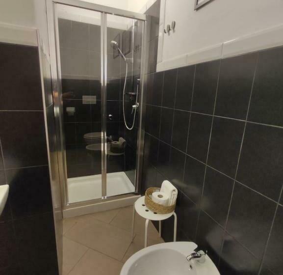 Economy Quadruple Room, La Petite Maison