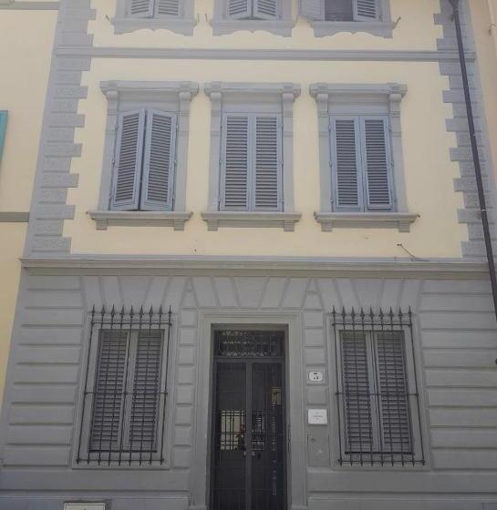 اتاق کلاسیک چهارنفره, La Petite Maison