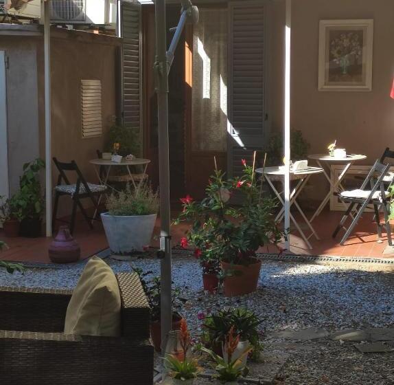 اتاق کلاسیک چهارنفره, La Petite Maison