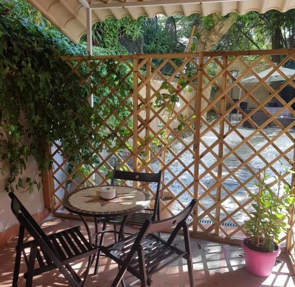 اتاق کلاسیک چهارنفره, La Petite Maison