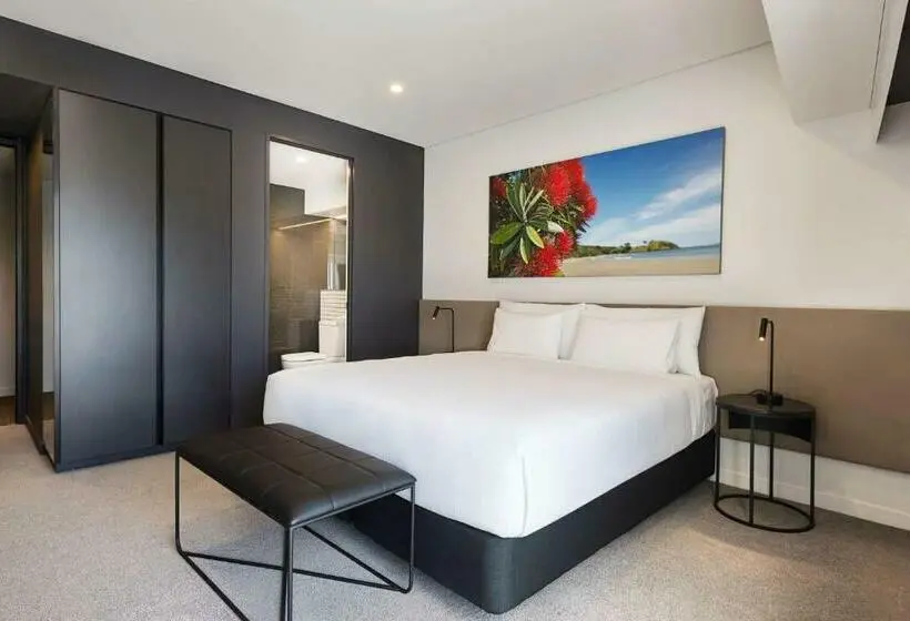 キングサイズベッドのスタンダードルーム, Travelodge Hotel Auckland Wynyard Quarter