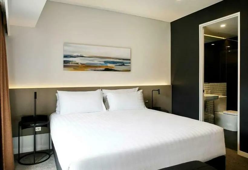 キングサイズベッドのスタンダードルーム, Travelodge Hotel Auckland Wynyard Quarter