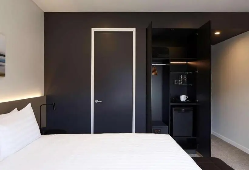 キングサイズベッドのスタンダードルーム, Travelodge Hotel Auckland Wynyard Quarter