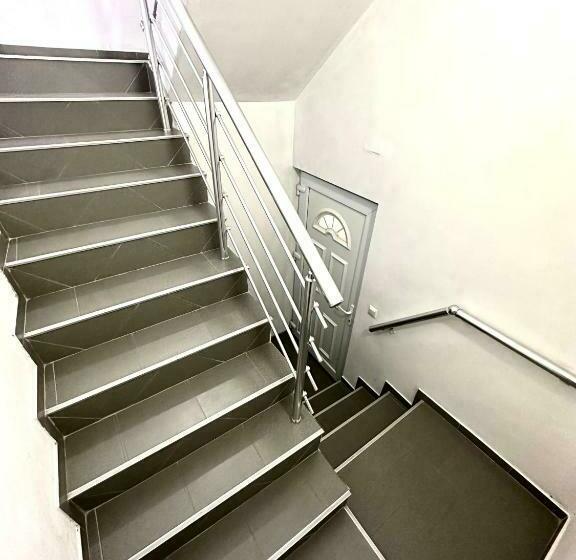 اتاق لوکس, Apartman Ejna