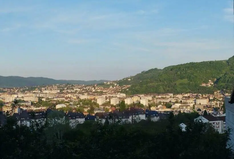 اتاق لوکس با چشم‌انداز شهر, Apartmani Babići