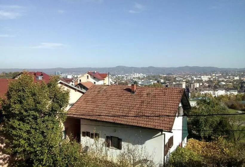 اتاق لوکس با چشم‌انداز شهر, Apartmani Babići