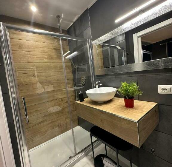 اتاق استاندارد با بالکن, Linda S Guest House