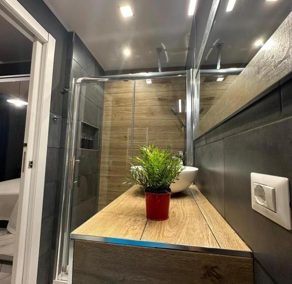 اتاق استاندارد با بالکن, Linda S Guest House