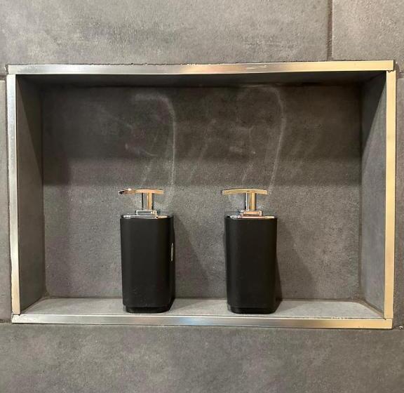 اتاق استاندارد با بالکن, Linda S Guest House