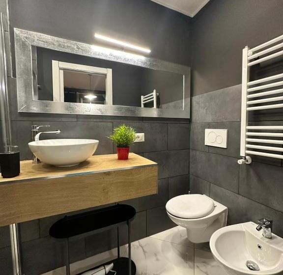 اتاق استاندارد با بالکن, Linda S Guest House