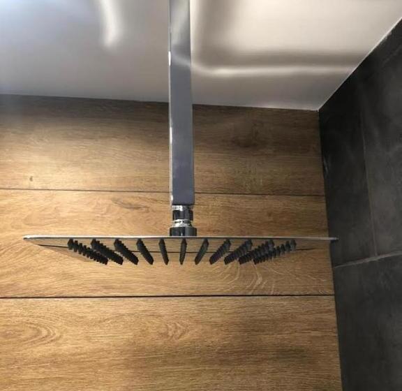 اتاق استاندارد, Linda S Guest House