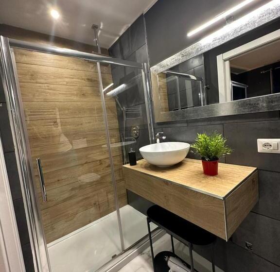 اتاق استاندارد, Linda S Guest House