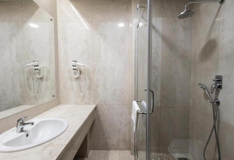 سوئیت با تخت بزرگ, Garni Hotel Ami