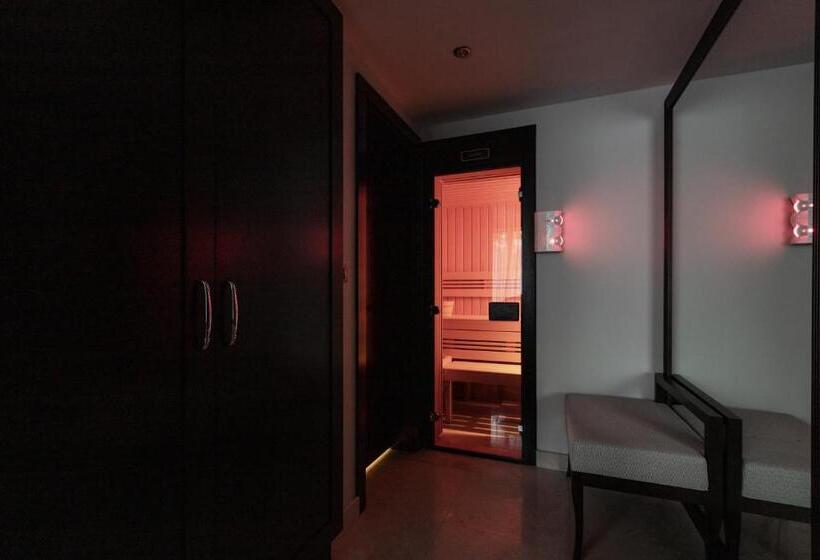 سوئیت با تخت بزرگ, Garni Hotel Ami