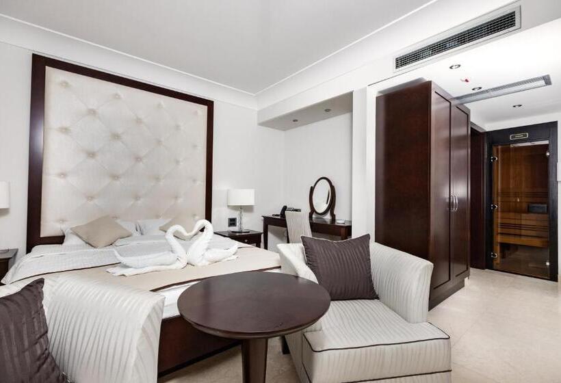 سوئیت با تخت بزرگ, Garni Hotel Ami