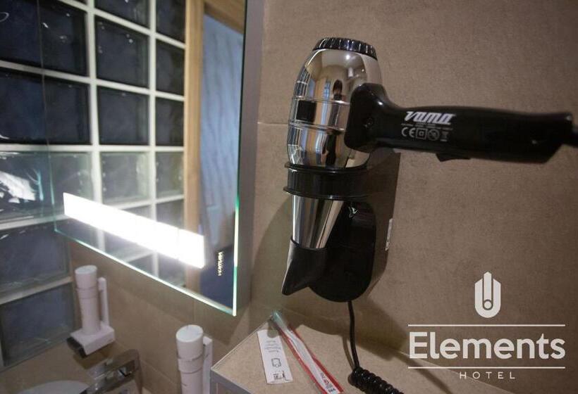 اتاق لوکس با بالکن, Elements