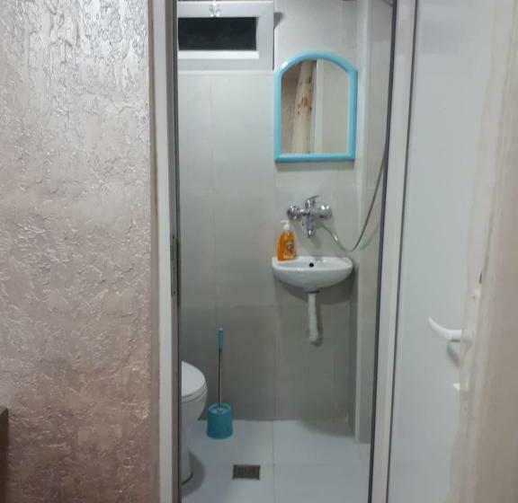 اتاق استاندارد, Artur