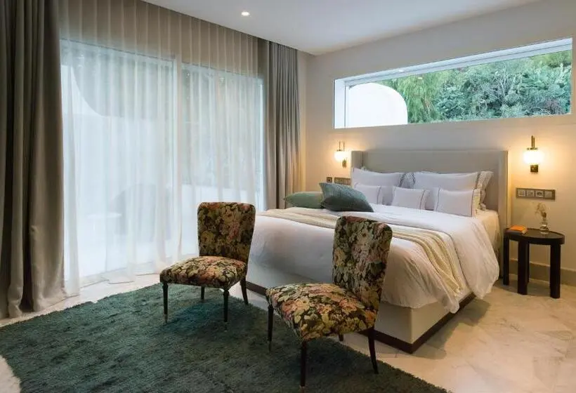اتاق استاندارد با بالکن و چشم‌انداز دریا, Maison Dedine  Smallluxuryhotels  Adults Only