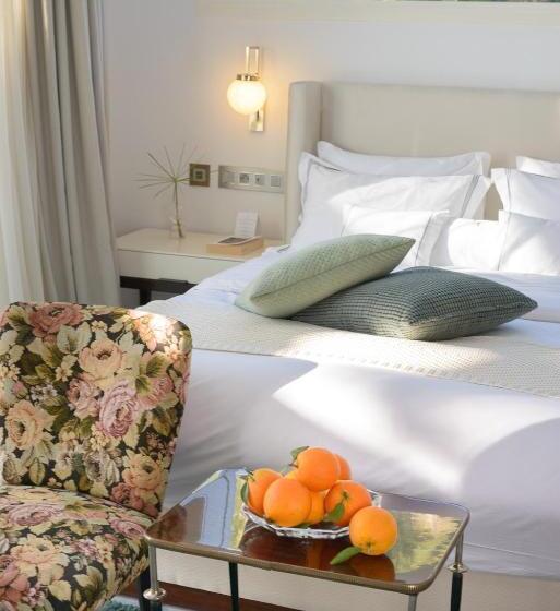 اتاق استاندارد با بالکن و چشم‌انداز دریا, Maison Dedine  Smallluxuryhotels  Adults Only