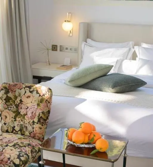 اتاق استاندارد با بالکن و چشم‌انداز دریا, Maison Dedine  Smallluxuryhotels  Adults Only