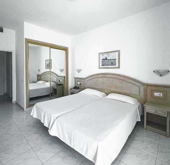 إستوديو قياسى, Apartamentos La Carabela