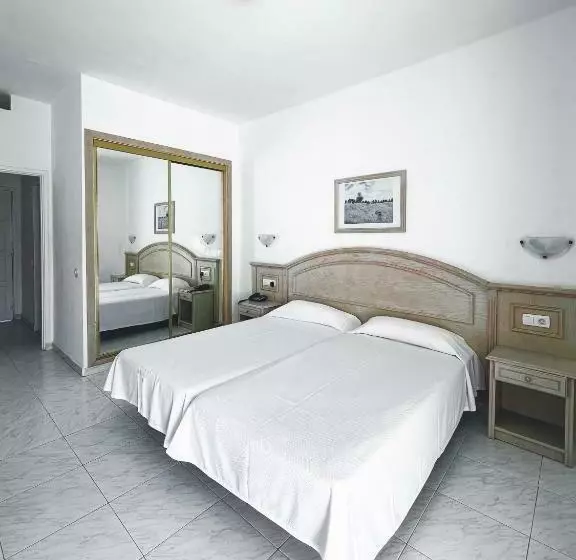 استودیوی استاندارد, Apartamentos La Carabela