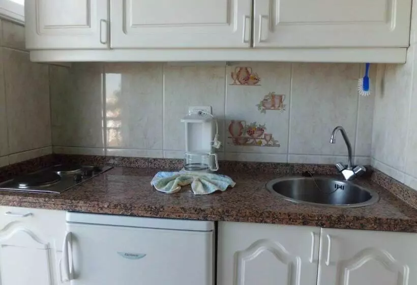 استودیوی استاندارد, Apartamentos La Carabela